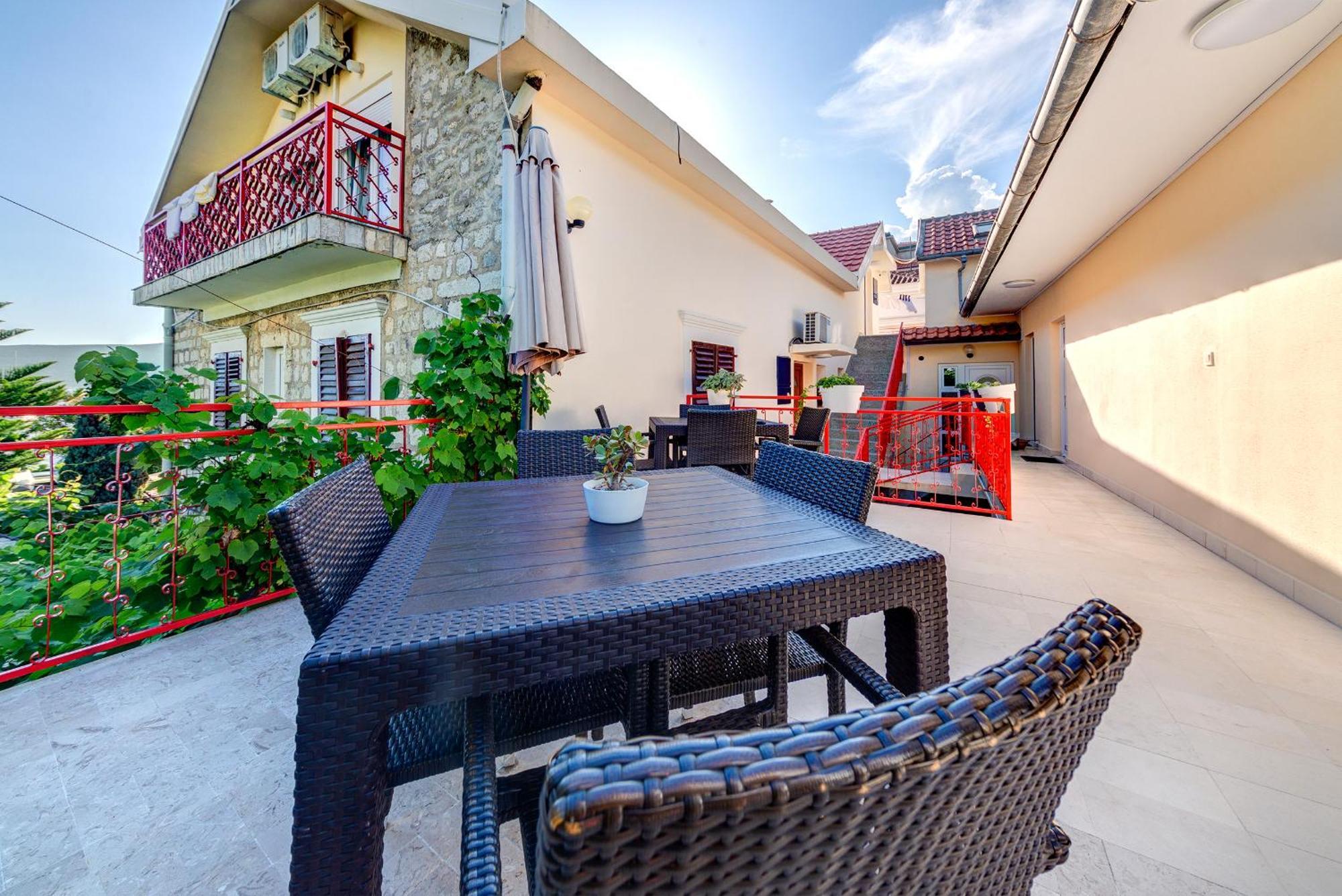 Villa Popovic Tivat Eksteriør billede