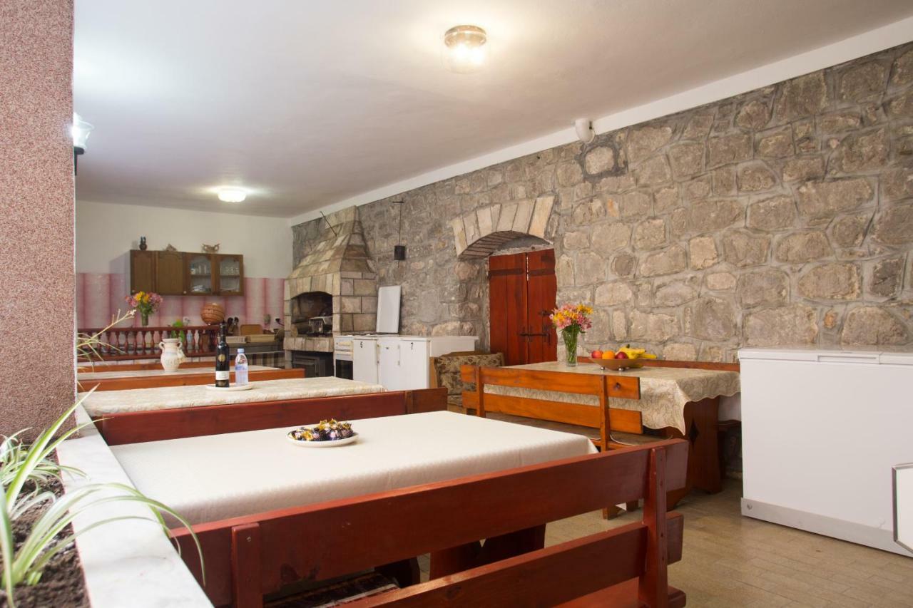 Villa Popovic Tivat Eksteriør billede